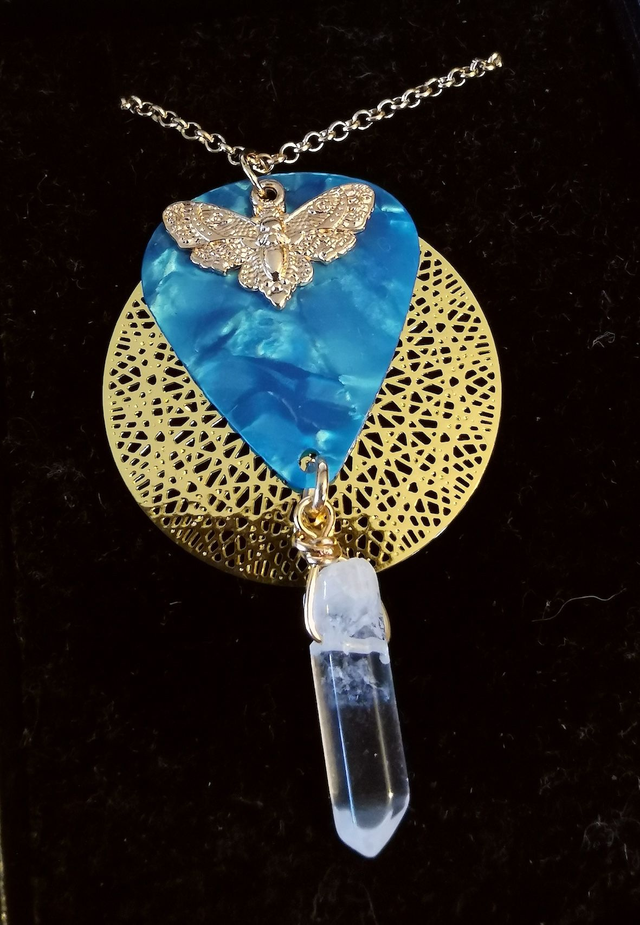 Collier avec Médiator et pointe de cristal de roche
