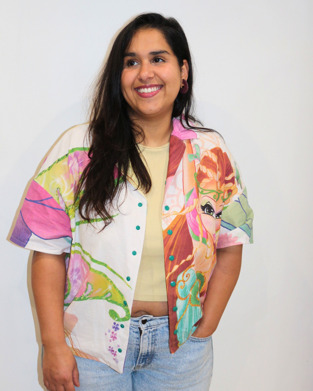 ✨ Chemise upcyclée oversize – Édition Winx Bloomix (Flora) ✨