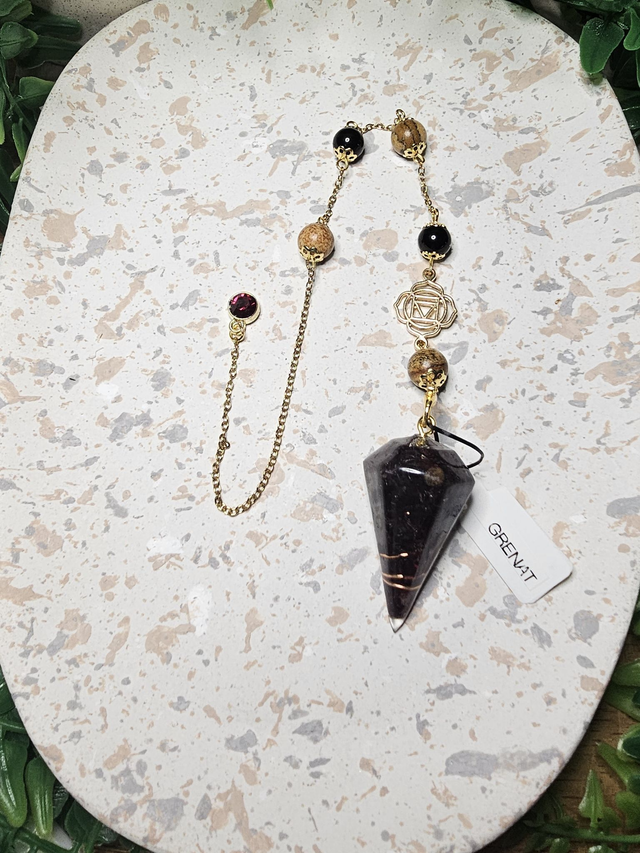 pendule de radiesthésie en pierre naturelle de Grenat