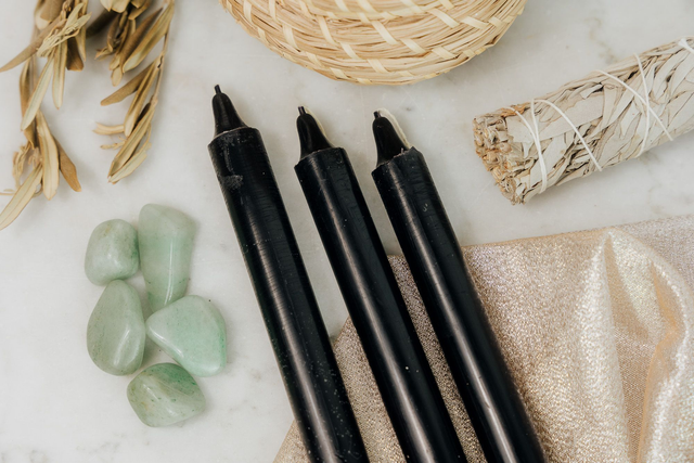 Bougie teintée masse noire -  guide pour s’orienter dans le noir des ténèbres, désenvoutement