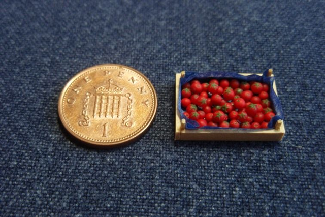 Tomatoes in Wooden Crate (1/24th scale)