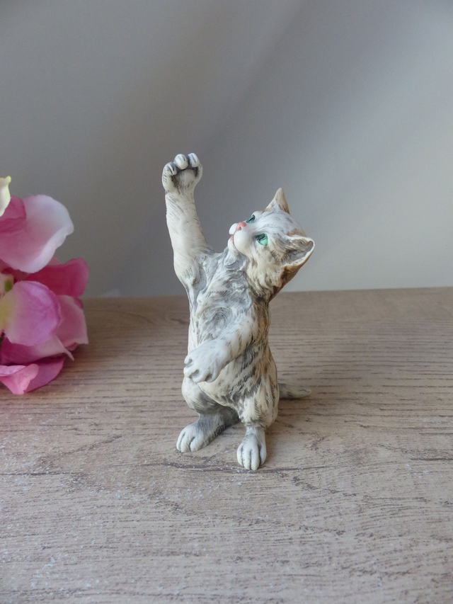 Collection Petit Chat Figurine Miniature en Résine Peint Main, Chat Mignon Joueur Chasseur Réaliste, Chat Animal de Compagnie Cadeau Ami