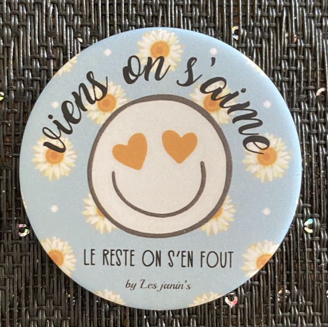 Badge « Viens on s’aime..
