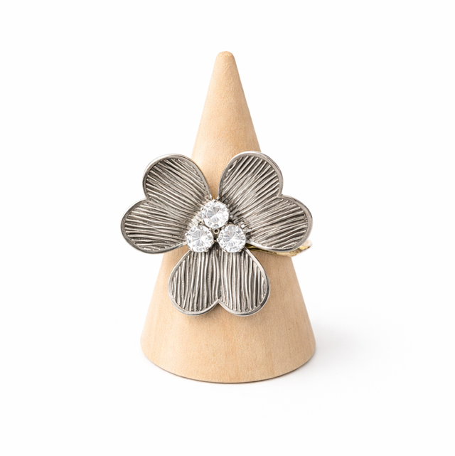 Anillo ajustable acero plateado flor y brillos 