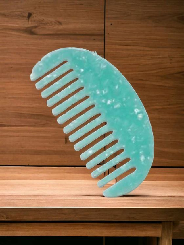 Peigne de Plage – Complice de vos Cheveux Sous le Soleil