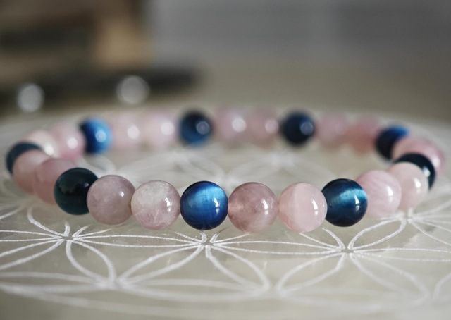 Quartz rose et œil de tigre teinté bleu 