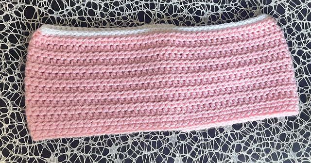 Cache-cou rose tendre fait main au crochet