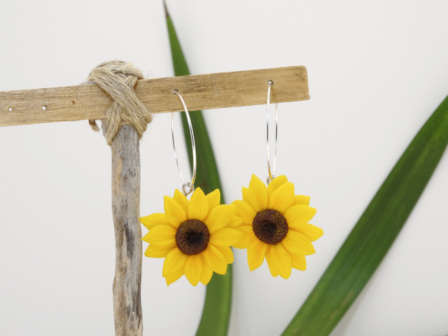 Pendientes de girasol realistas