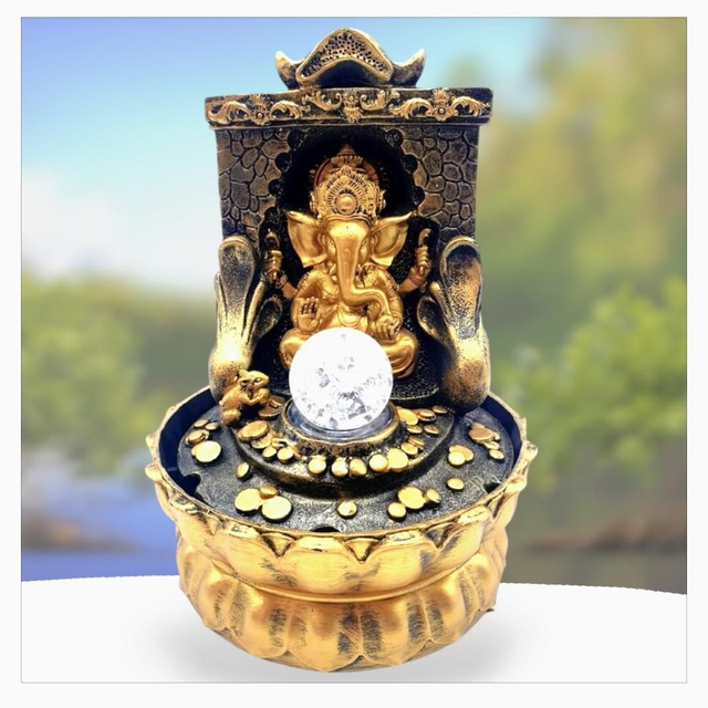 "Ganesh doré sur autel" - Fontaine en résine 29 cm 