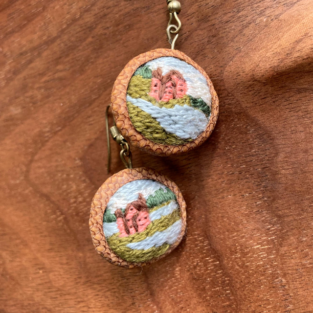 Boucles paysage &quot;Château rose sur lac&quot;