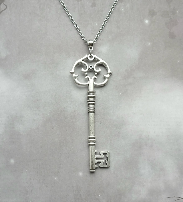 Large Patterned Key Necklace 