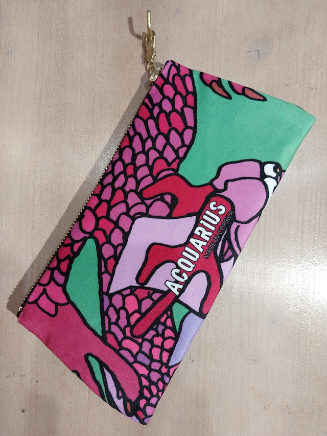 Tatsu Vert. Pochette et trousse en velours.