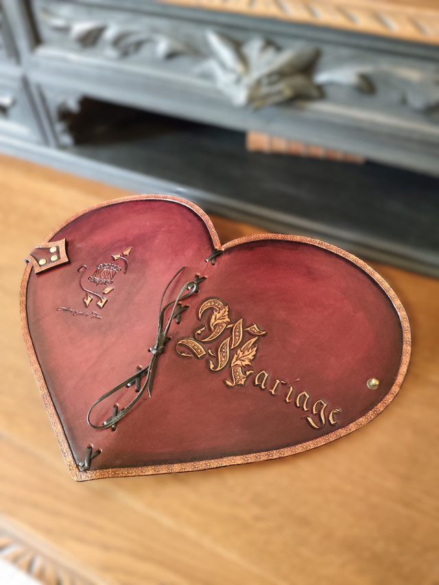 Livre-cœur artisanal en cuir – Carnet de promesse &amp; mariage