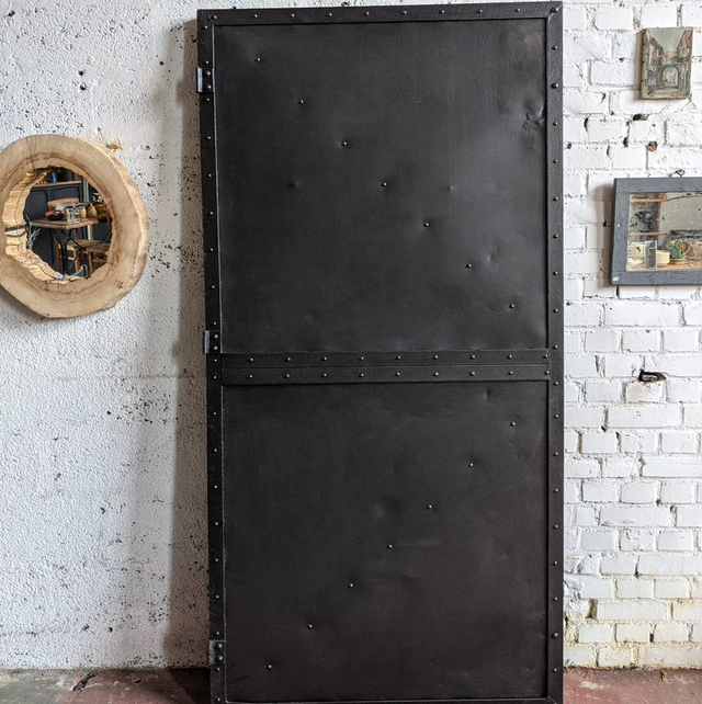 Porte en métal
