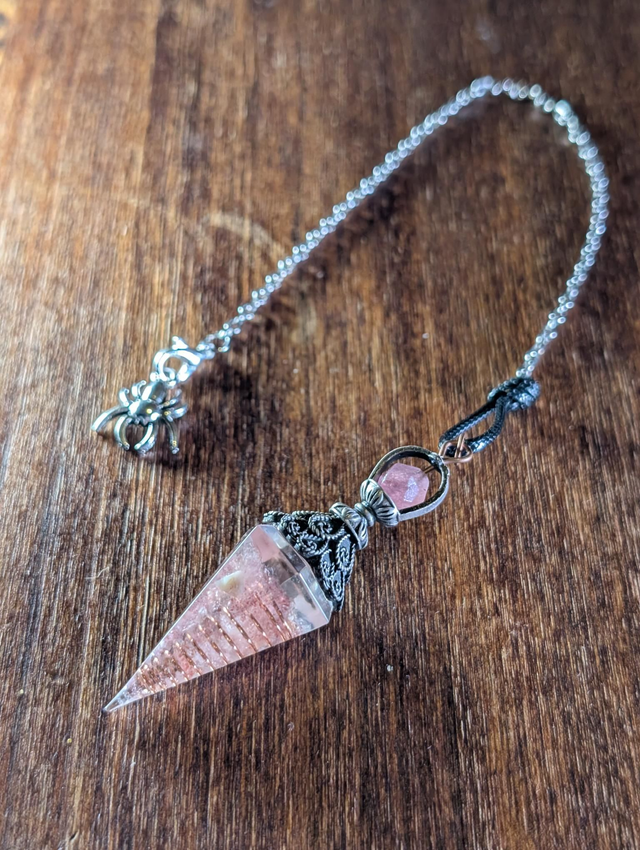 Pendule résine (rose clair)