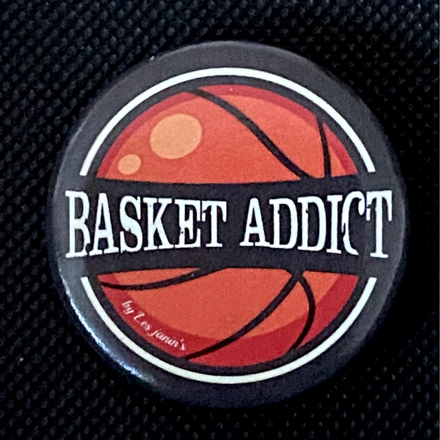 Badge Basket Addict