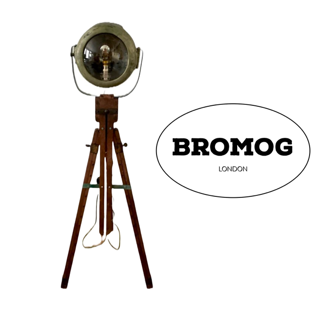 Phares Besnard Tripod Lamp 