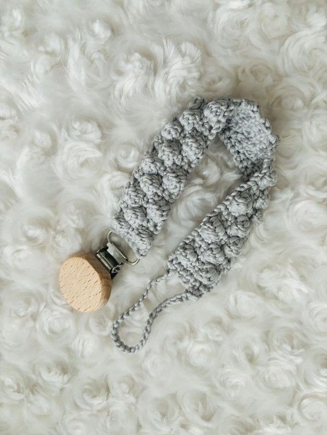 Attache tetine au crochet Grise 