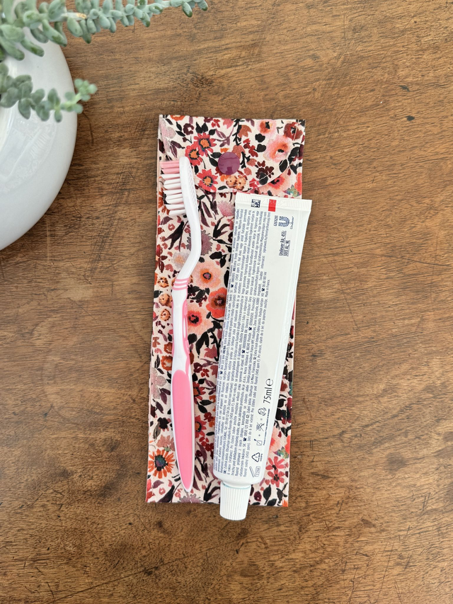 Étui à brosse à dents / ou à couverts