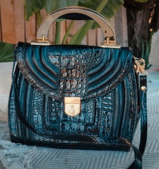 Sac cuir noir vintage ,rétro chic 