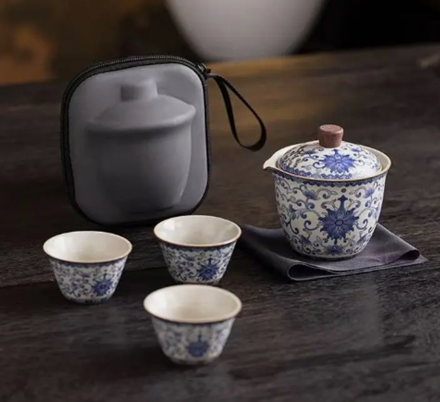 Blue and white lotus scroll travel tea set【青花缠枝莲旅行茶具】