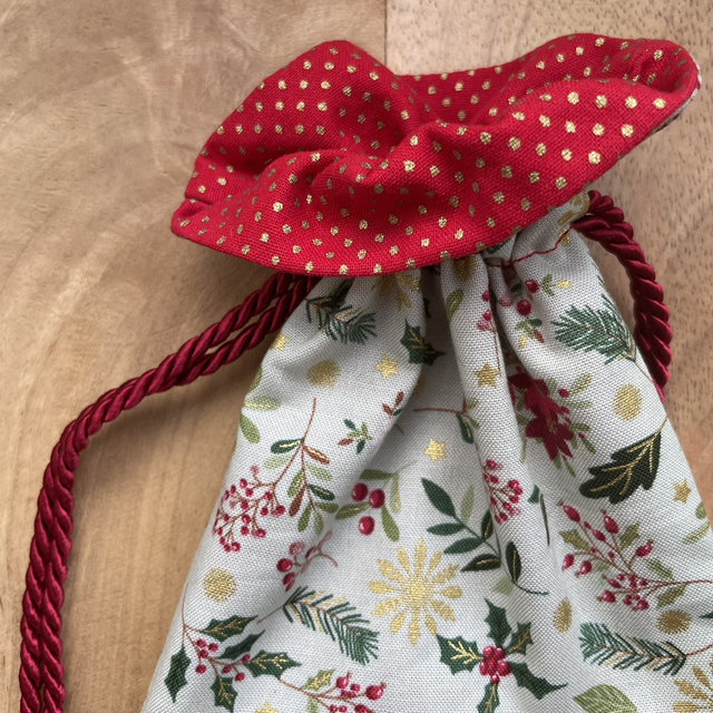 Pale Holly Gift Bag