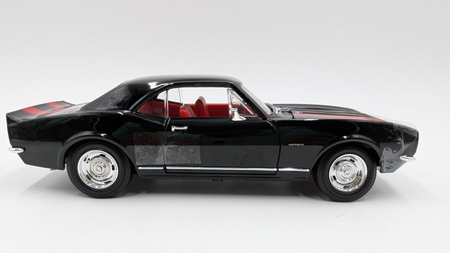 Chevy Camaro Z28 scale 1:18
