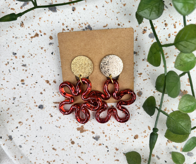 Boucles d’oreilles résine à clips rouges dorées à paillettes 