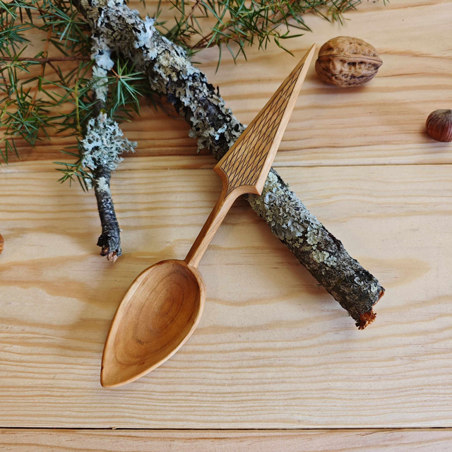 Cuillère en merisier avec kolrosing-C047