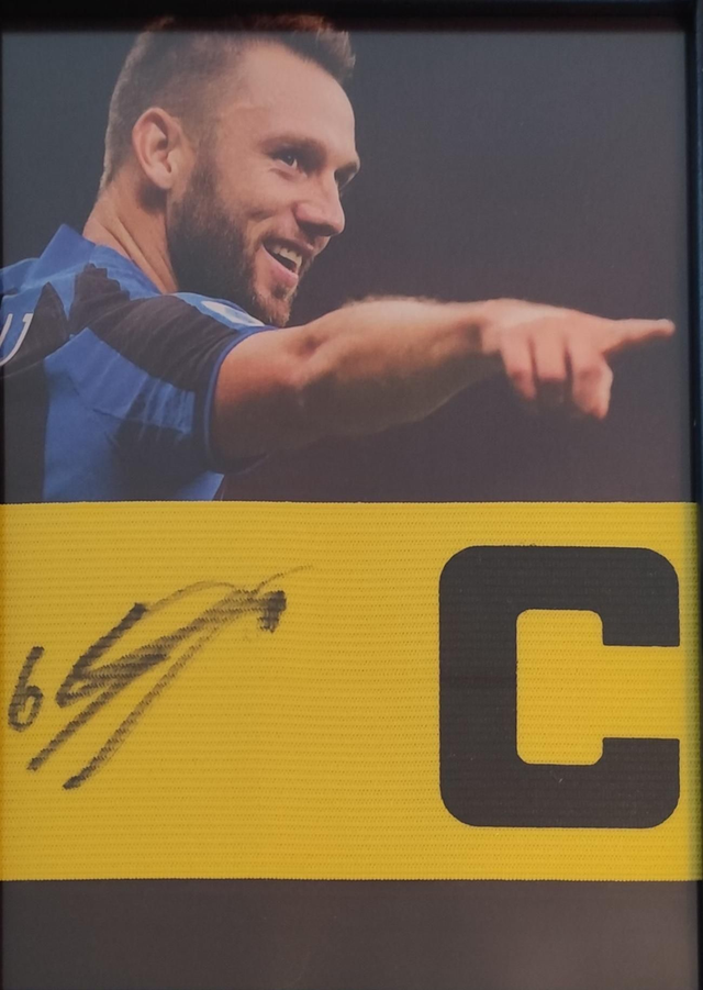 Gesigneerde Aanvoerdersband – Stefan de Vrij

