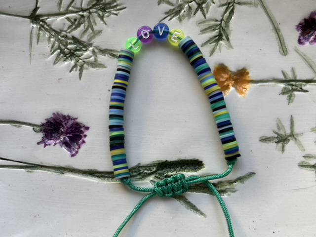 Bracelet Enfant « Love » Perles Heishi