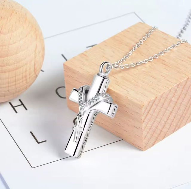 Eudora 925 sterling Silver Cross ashanger