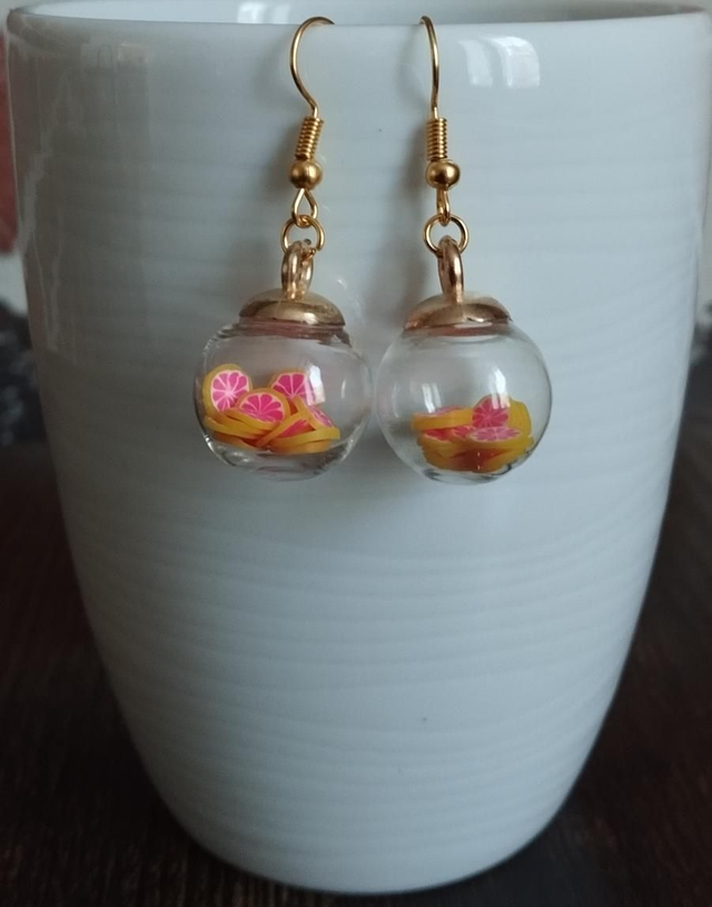 Boucles d’oreilles en verre – Pamplemousse miniature à l’intérieur