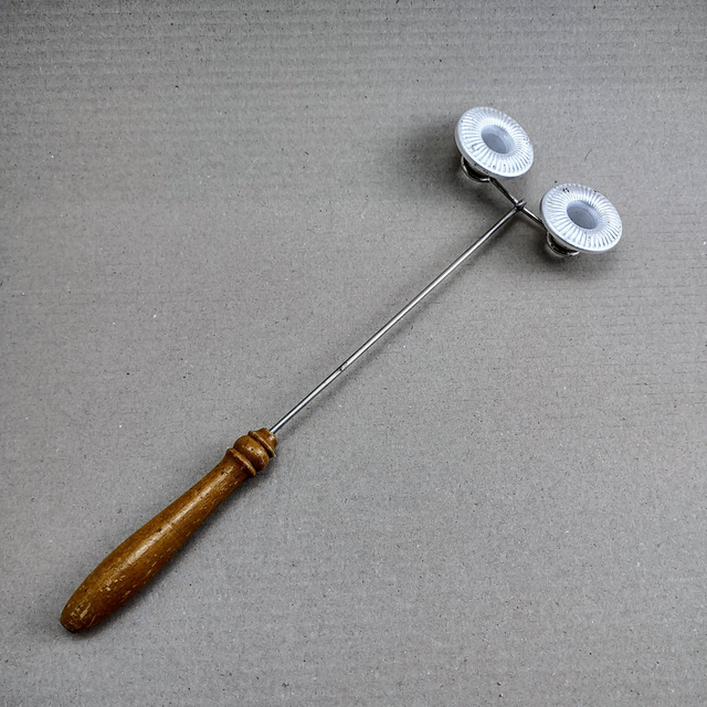 Dubbel Svensk kakform | Koekjesvorm Bakvorm Koekjesmal ( lengte 32,5 cm | breedte 10,5 cm | hoogte 2,5 cm) Aluminium Houten steel | Vintage