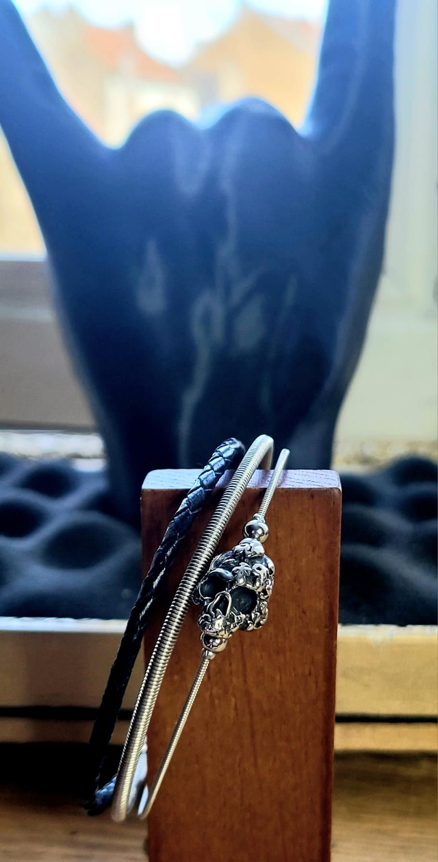 Bracelet corde de basse surcyclée 