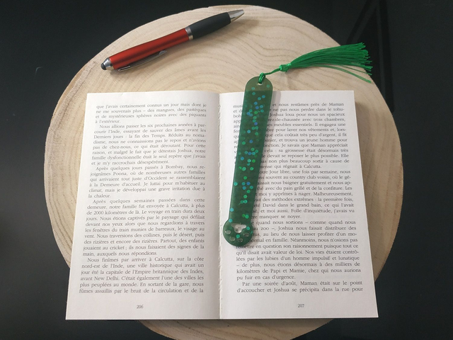 Marque page patte de chat - chien vert pailleté