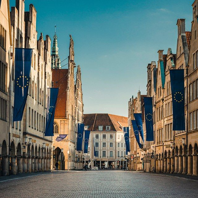 Prinzipalmarkt mit Fahnen