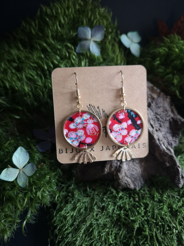 Boucles d'oreilles - crochets - papier washi - fleurs de prunier - éventail - laiton - La&Titia