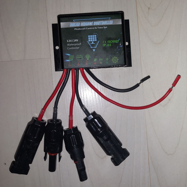 Contrôleur PMW Photovoltaïque 10A étanche !