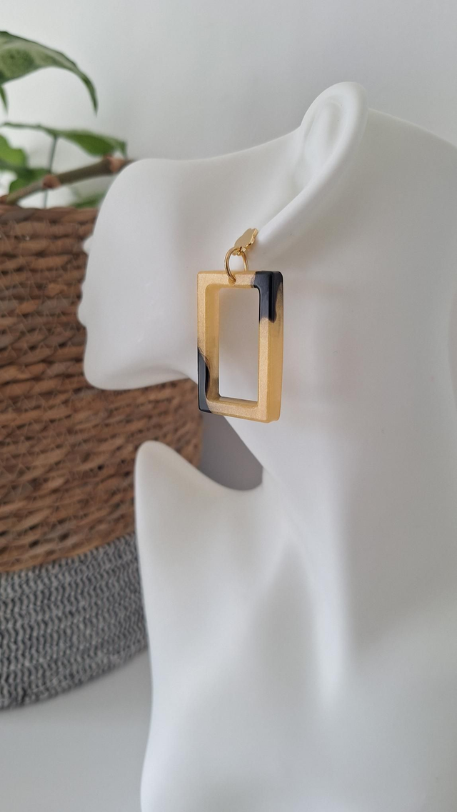 Boucles d&#039;oreilles rectangle noir et or