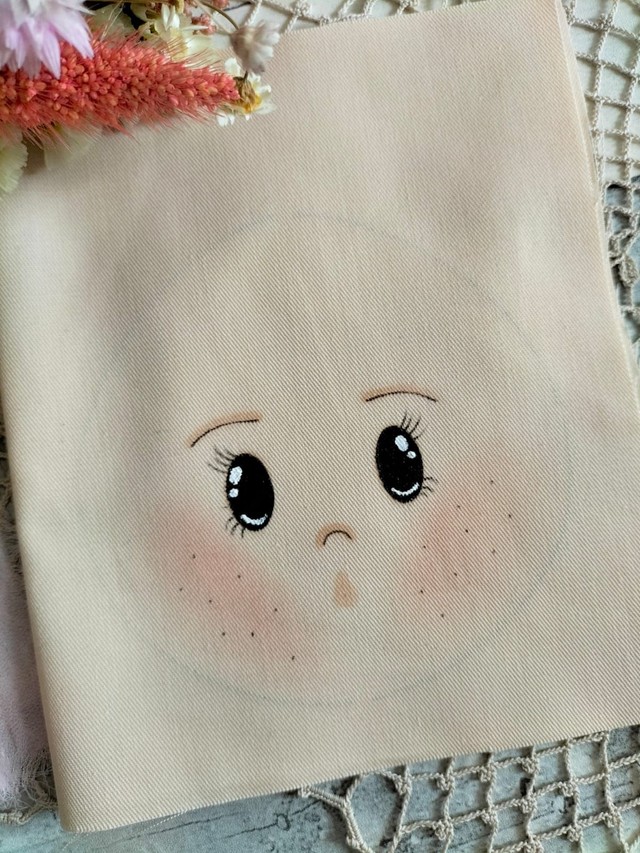 Rosto de boneca pequeno