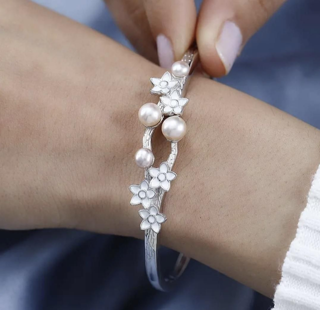 Natural Freshwater Pearls & Platinum Plated Bangle.