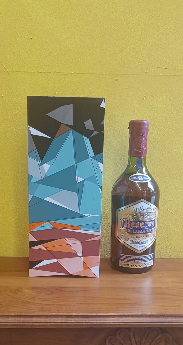 Tequila José Cuervo Reserva de la Familia extra añejo 0.7 l