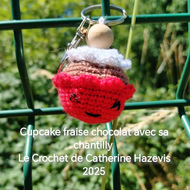 2025 Cupcake fraise chocolat avec chantilly 