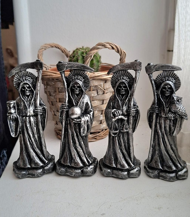 Statuette Santa Muerte argentées