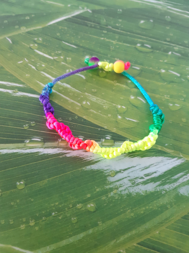 Armband Regenbogen Farbverlauf gedreht