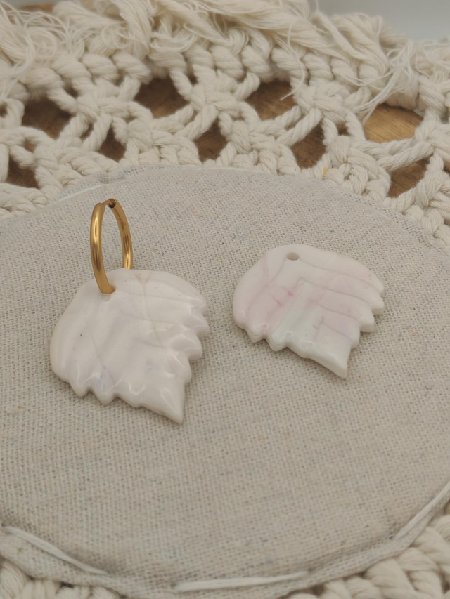 Feuilles blanc rosé