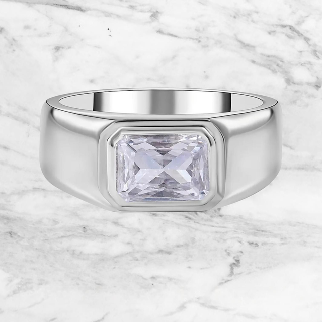 Stunning Swarovski Zirconia Solitaire Ring.