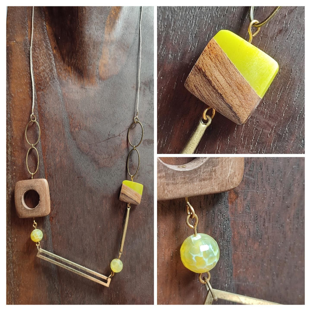 Sautoir bois et jade , laiton bronze monté sur fil de lin réglable, pièce unique 