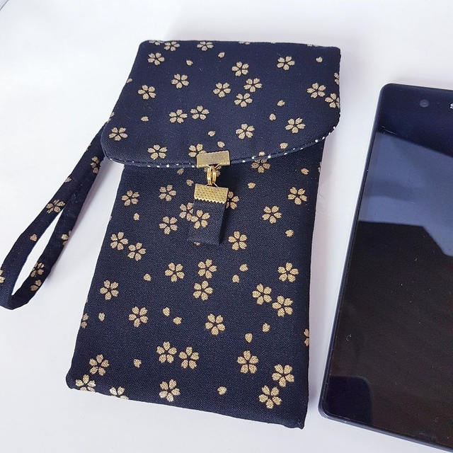 Etui pour smartphone "Sakura" noir doré